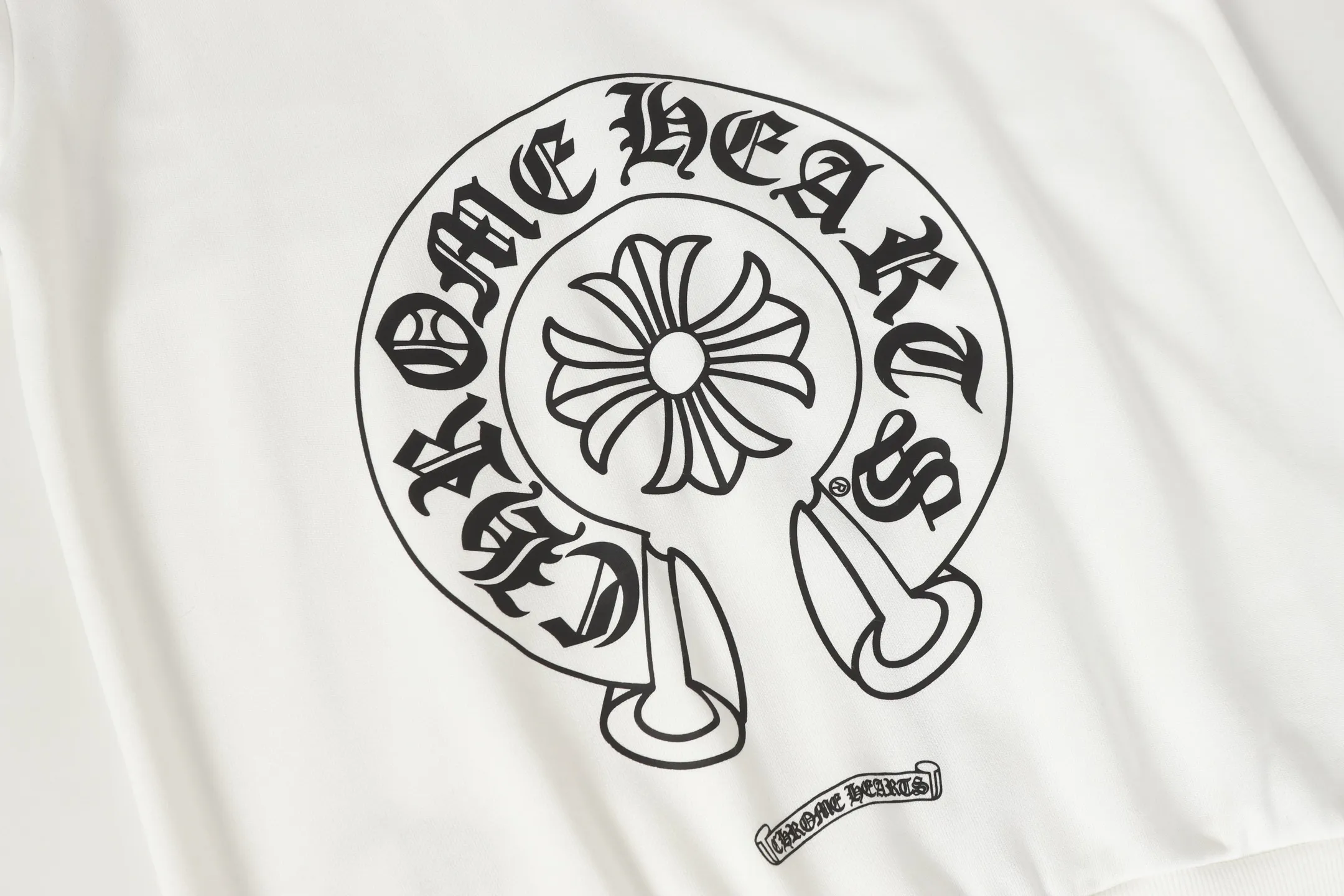 P250 Cross-border model, please do not place an order if you are pursuing quality - Chrome Hearts/Chrome Hearts colorful horseshoe Sanskrit printed zipper sweatshirt cardigan jacket - High weight, high density and high quality. The wool is soft, delicate and skin-friendly. It feels soft and silky. It has excellent warmth and skin-friendly properties. - Custom-woven and dyed, no color difference. No matter the fabric or workmanship details, it beats the ordinary version on the market. - Hardware and zipper accessories are all customized. Full of details. -Colour: black white -Size: S M L XL